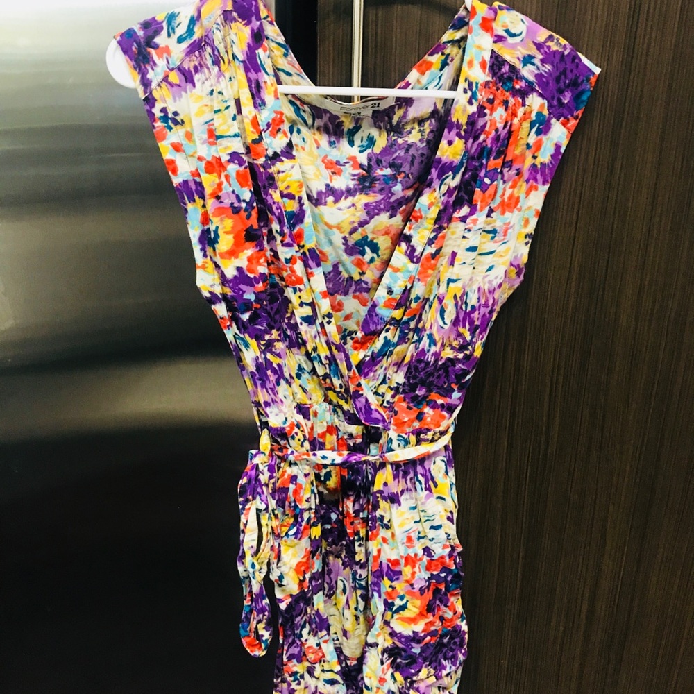 V-neck, lightweight floral dress with tie waist!
